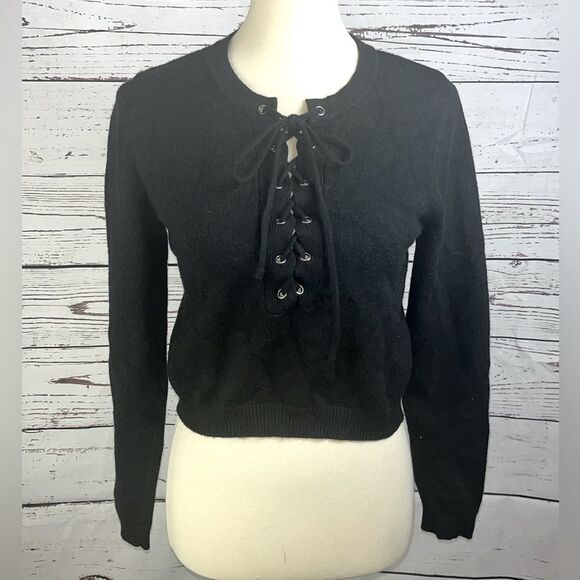 Forever 21 Black Cropped Sweater - Picture 1 of 4